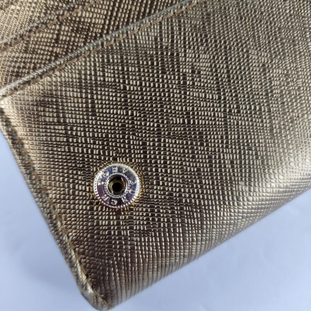 TORY BURCH Robinson Envelope Continental. Gold.